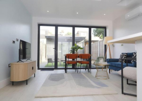 Stylish London Flat with Garden, Close to City